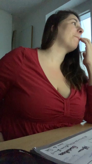HornyMilfLeah  13-10-2021